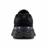 New Balance 9060 Triple Black - heel