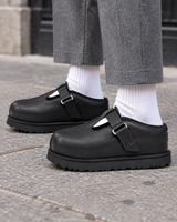 UGG Goldenstar Hi Clog Black - on feet